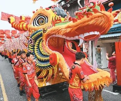 把中马两国友谊世代传承下去