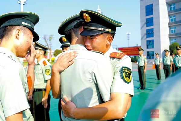 警犬小帅光荣退役