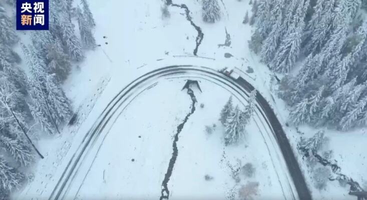 新疆喀纳斯景区普降大雪