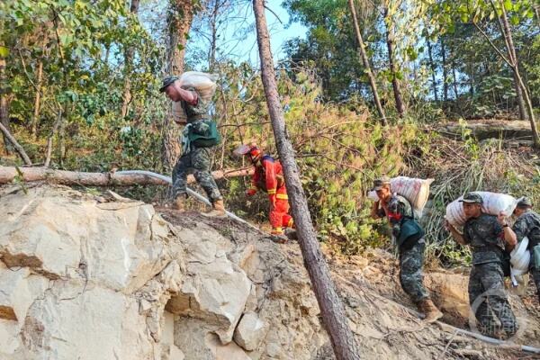 网传湖南蓝山突发山火