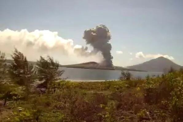 印尼喀拉喀托火山再次噴發