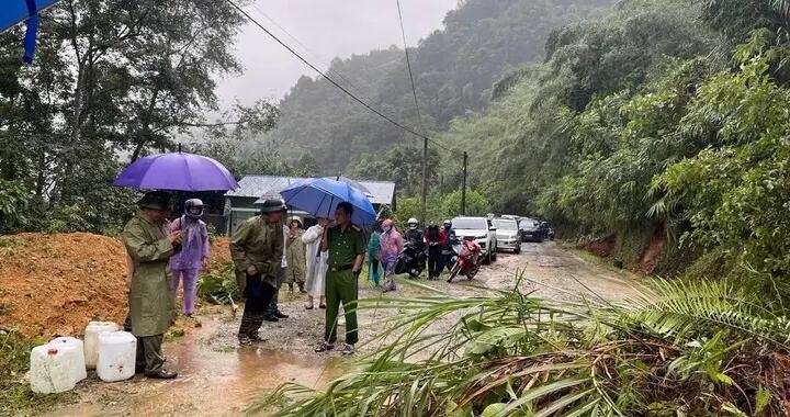 云南镇雄山体滑坡已致12人遇难