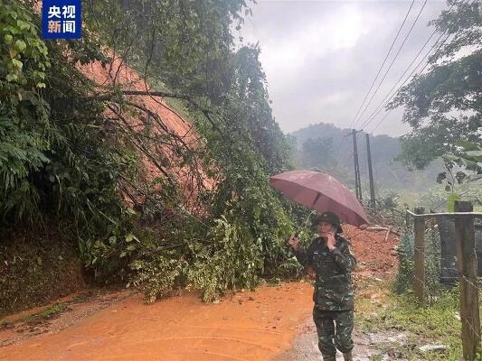 云南镇雄山体滑坡已致47人被埋