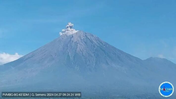 印尼塞梅鲁火山火山喷发