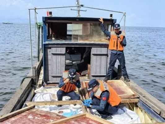 辽宁海警局查获两起走私海产品案