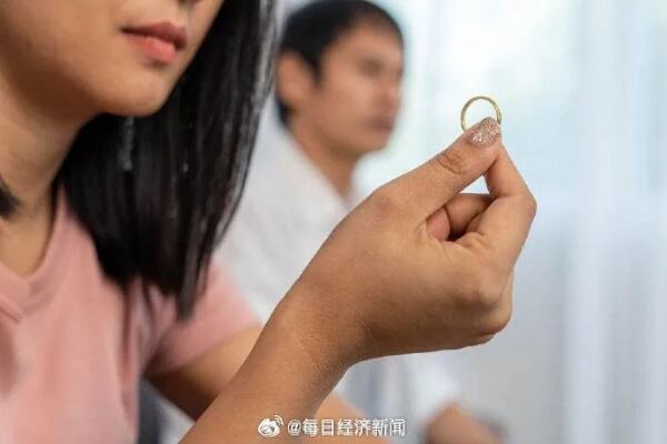 近八成受访青年支持办极简婚礼