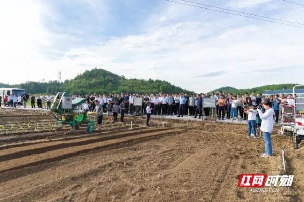 全省统战部长会议召开