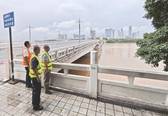 南宁最大市政改扩建工程抢抓工期