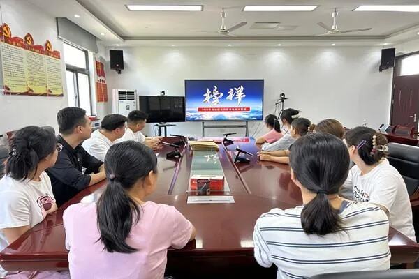 搭建青年干部理论学习平台