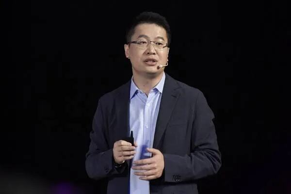 卢伟冰任小米通讯技术公司董事