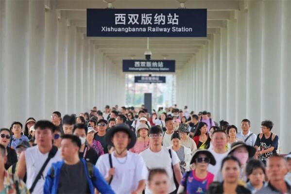 中老铁路发送旅客2420万人次