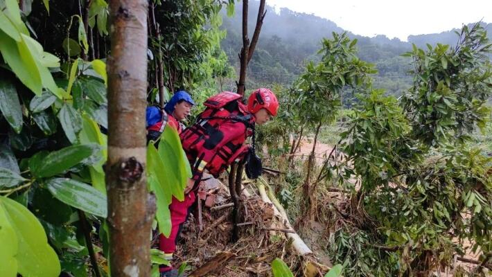 广西岑溪市突发洪水致2人死亡