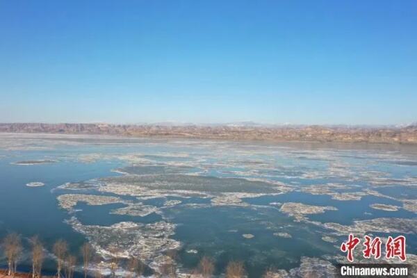 黄河河南三门峡段现冰莲花景象