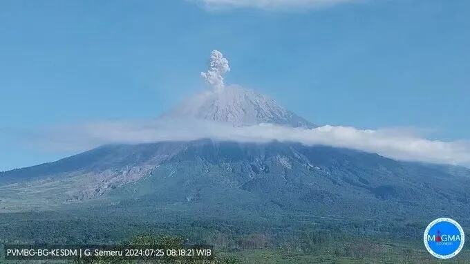 印尼塞梅鲁火山喷发