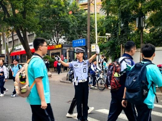 广宁县交警大队加强道路交通疏导