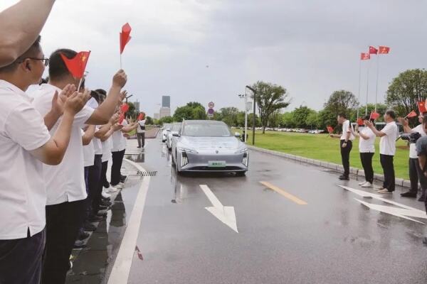 与凤行今晚收官