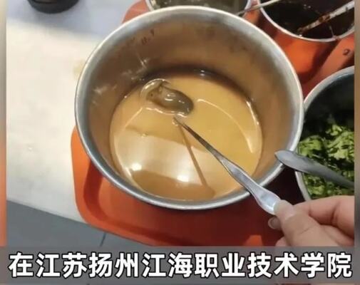 扬州一学院食堂麻酱盆中发现老鼠