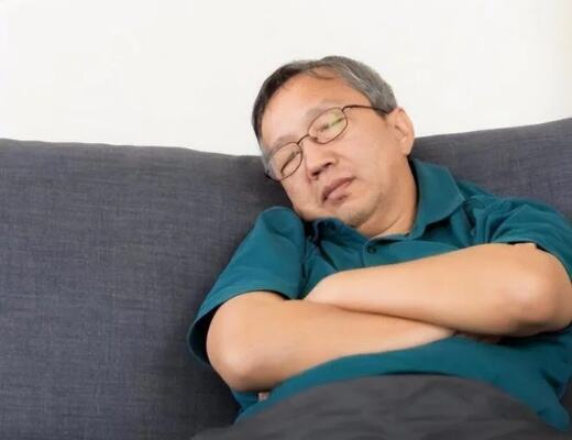 不少人被8小时睡眠论忽悠了