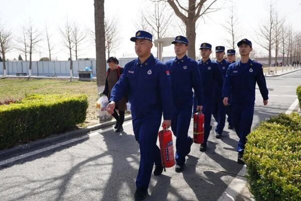 北京消防护航清明祭扫安全